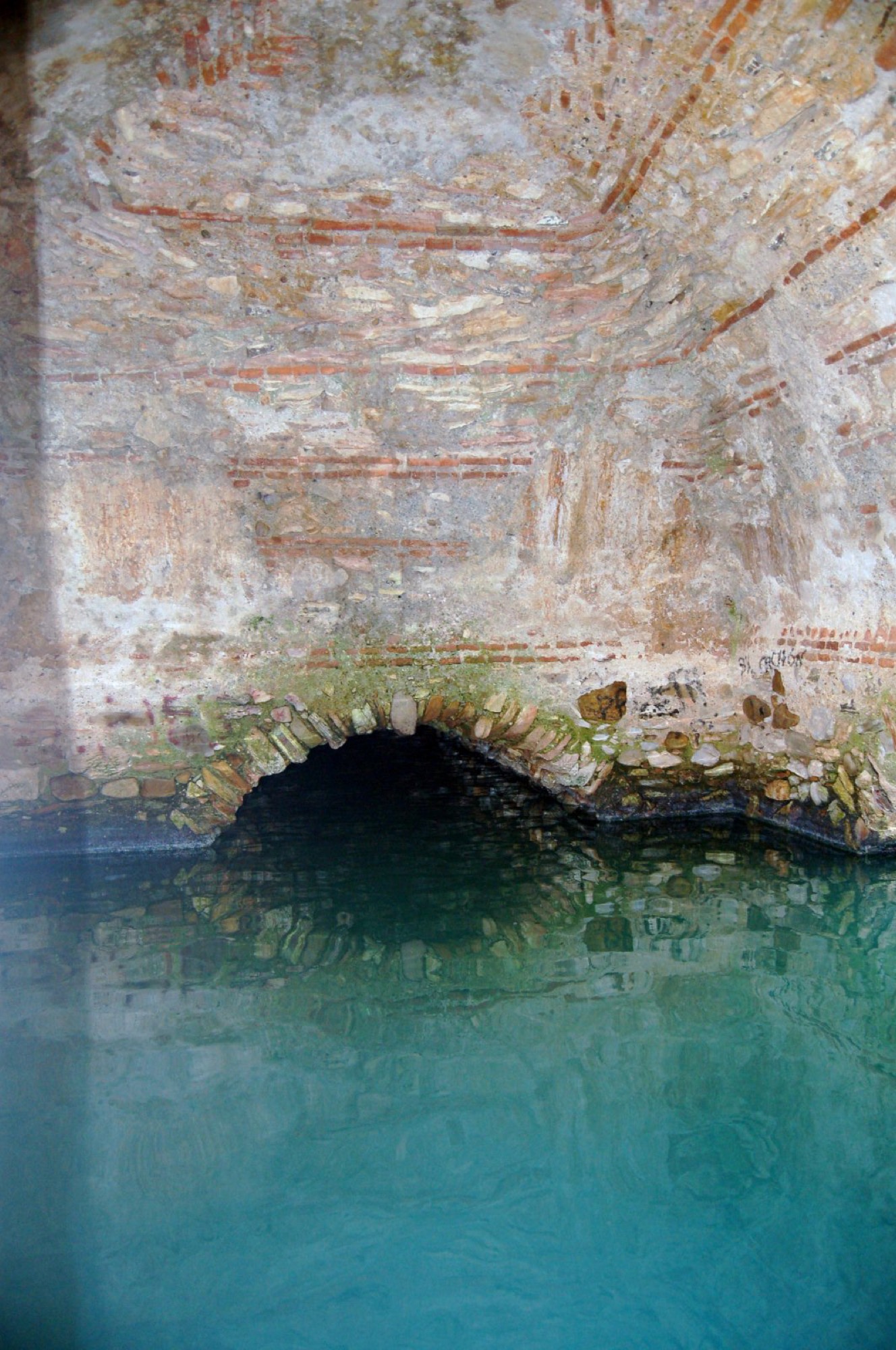 Les Baños de la Hedionda près de Casares — bains soufrés voûtés en pierre, d'origine romaine puis maure