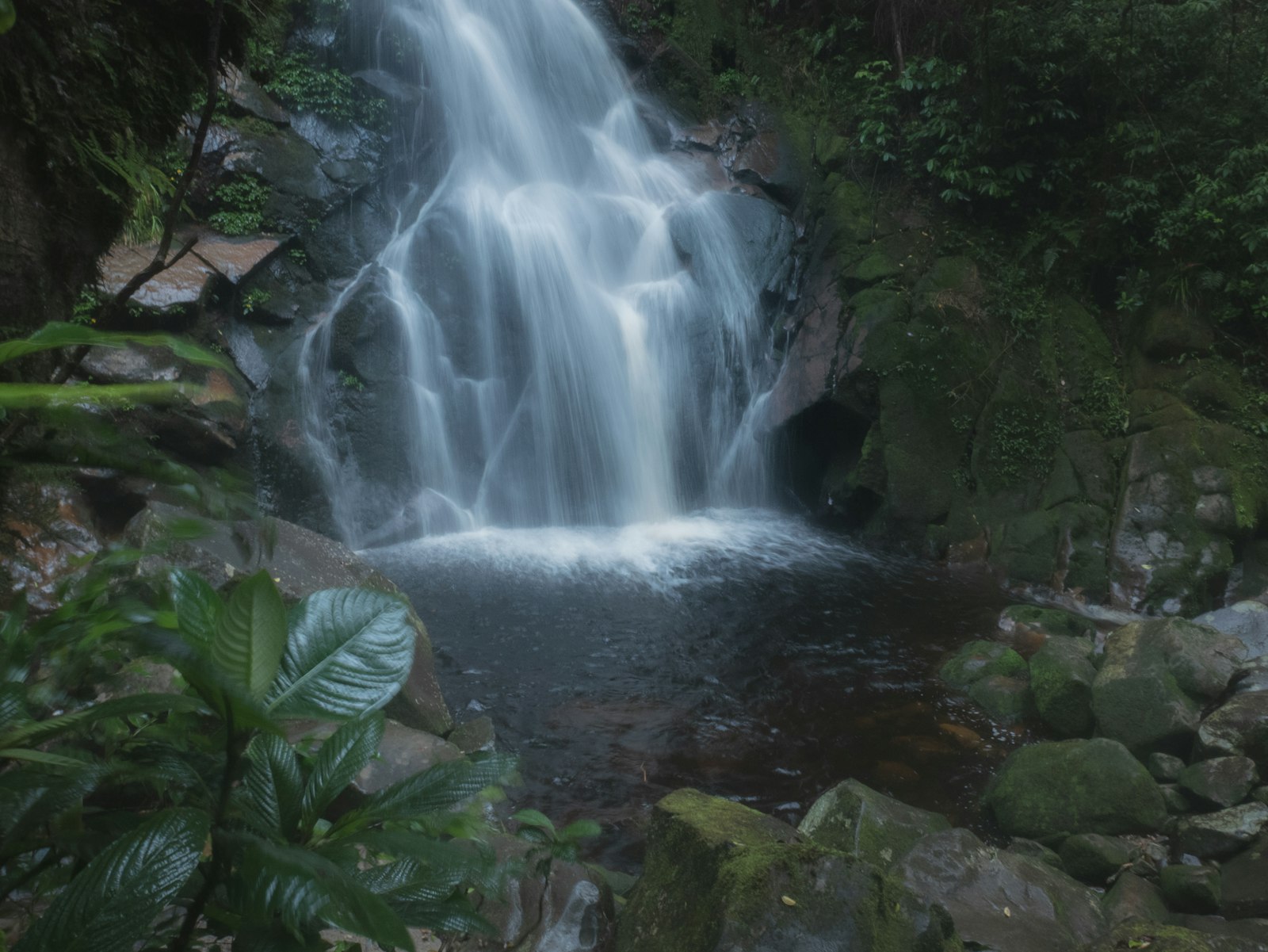 Chutes Lugnason — le trou d'eau caché de la côte sud