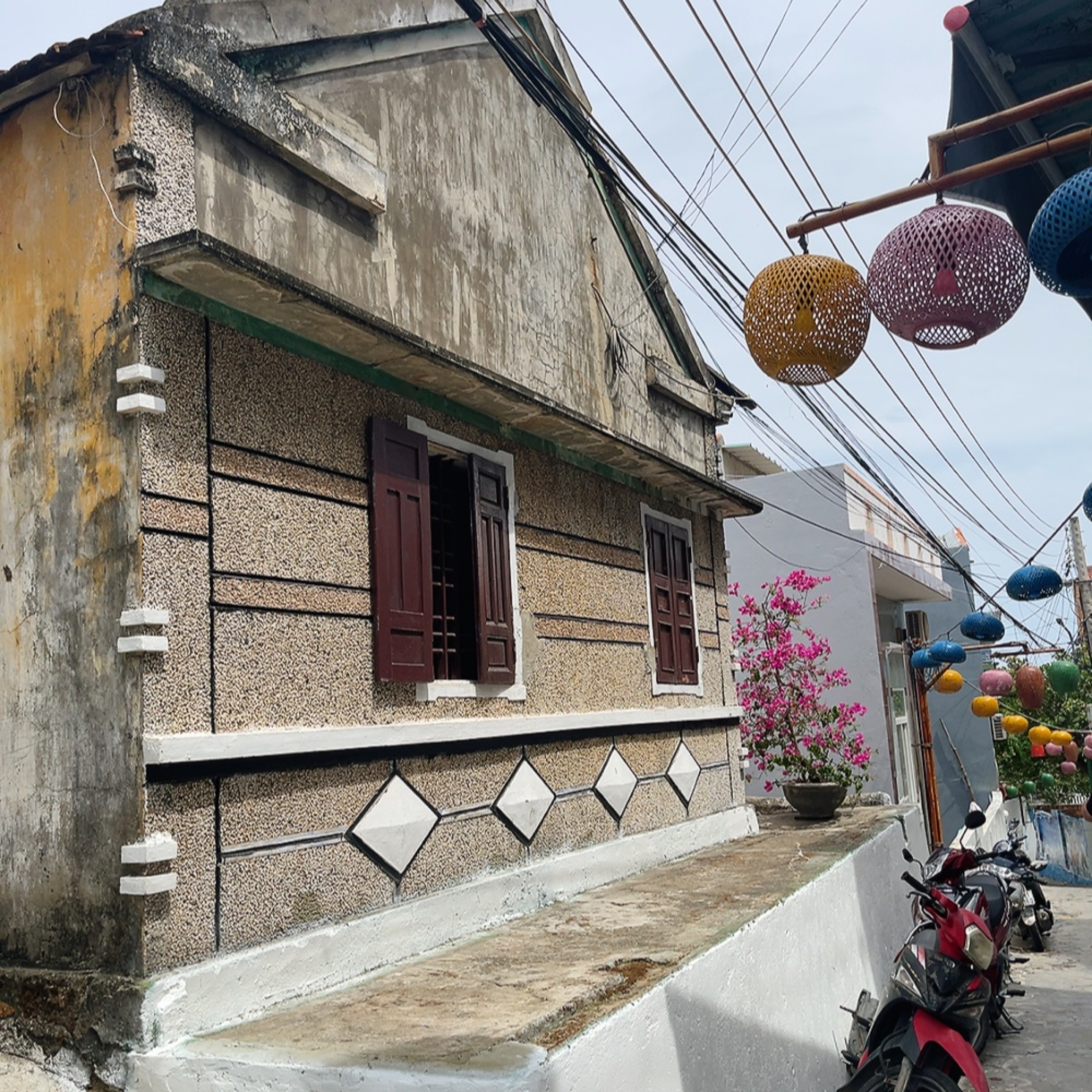 Nhon Hải + Hòn Khô — village labyrinthique et barque négociée