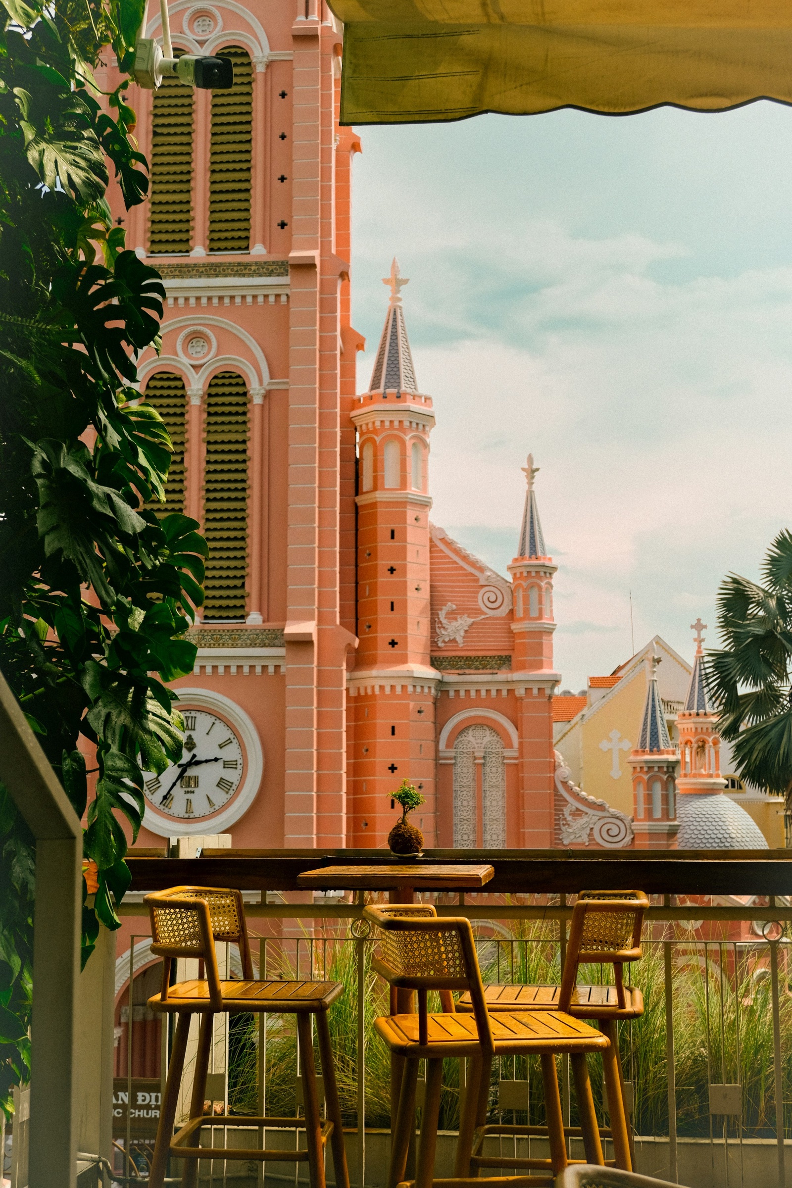 Chợ Tân Định + Église rose + canal Hoàng Sa — combo demi-journée