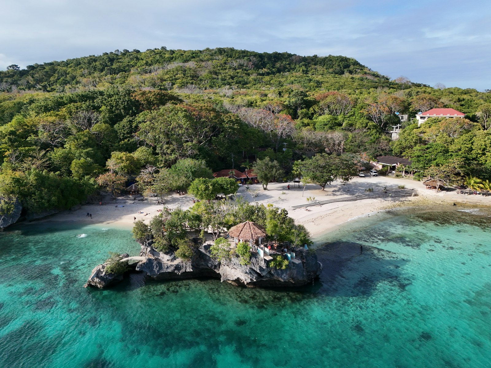Salagdoong Beach : une eau turquoise nichée entre des falaises, Siquijor